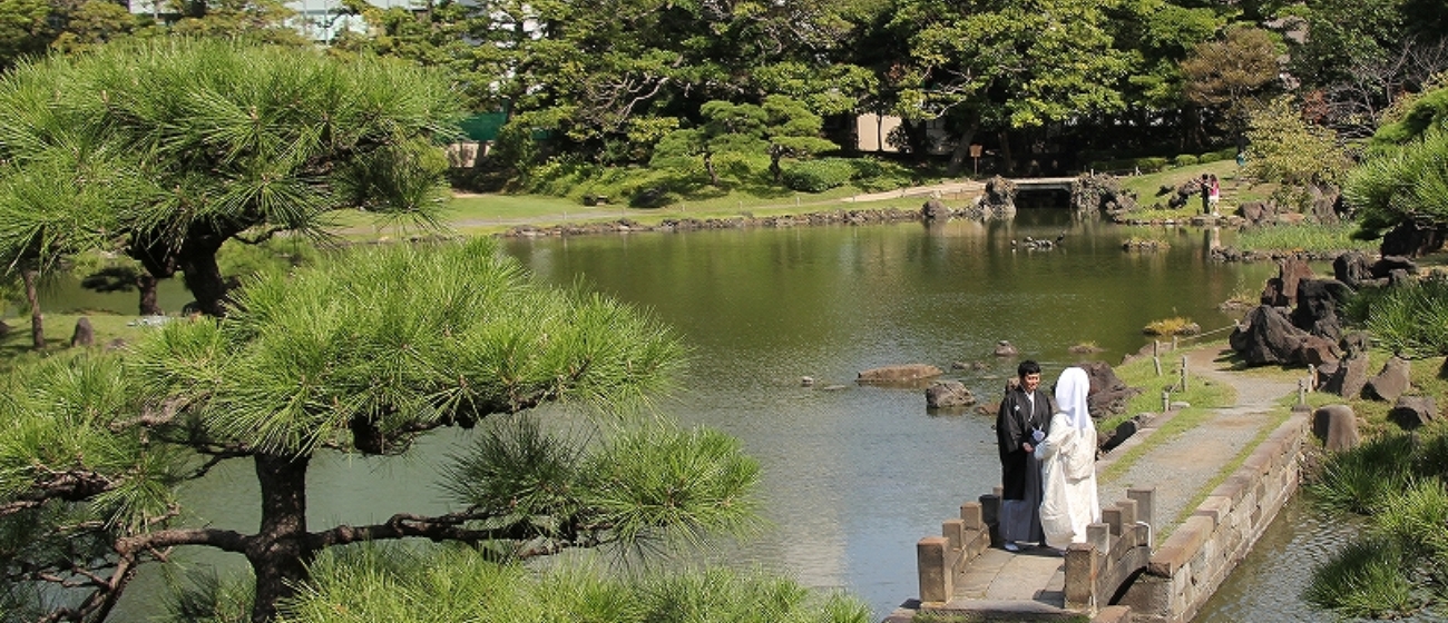 旧芝離宮は、東京都港区にある都立公園ＪＲ浜松町駅から徒歩３分です。