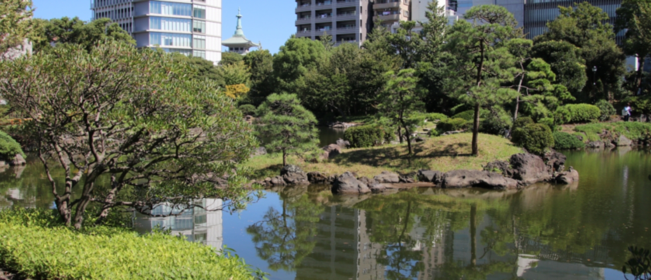 旧安田庭園は、東京都墨田区両国にある墨田区の区立公園です。JR両国駅が最寄です。