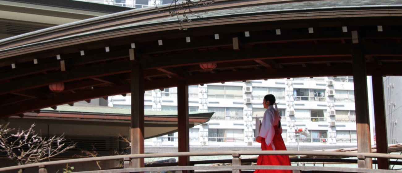 湯島天満宮は東京の文京区にある学問の神様である菅原道真を祀る神社で地下鉄湯島駅から徒歩２分です。